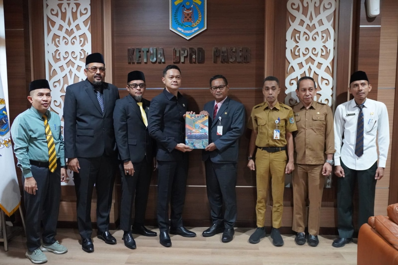 Ketua DPRD Paser Serahkan Dokumen Pokir 2026